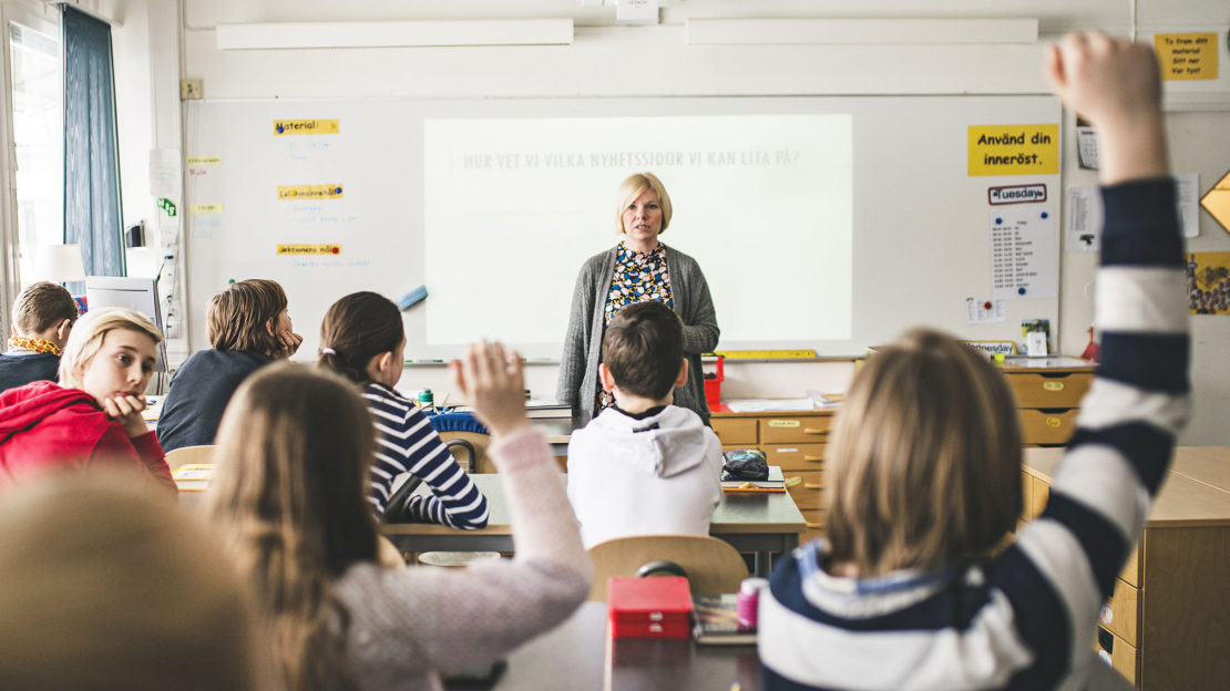 Skolbibliotekarien Liselott Drejstam är oftare på plats i klassrummen än i biblioteket. Foto: Crelle Ekstrand