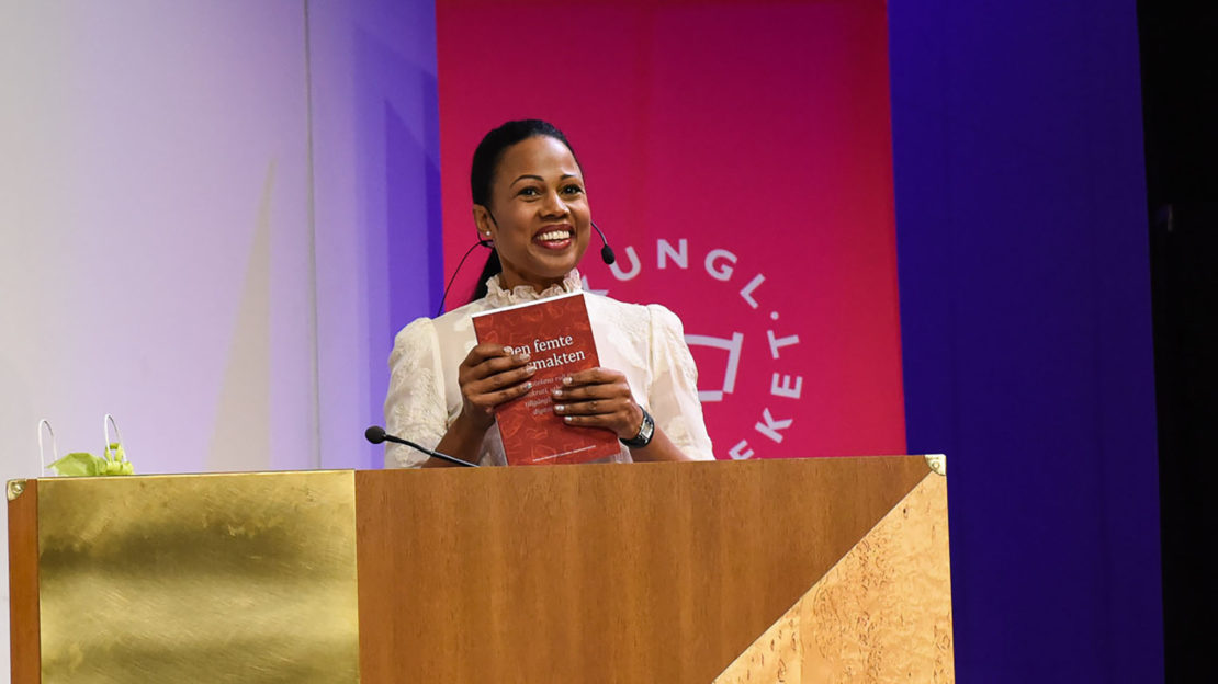 Kulturminister Alice Bah Kuhnke tog emot omvärldsanalysen i dag. Foto: Stina Loman