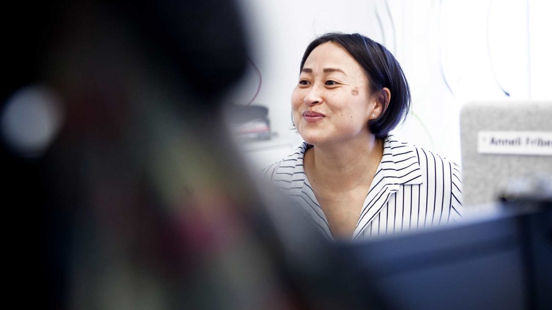 ”För mig ger UX-metoder en indikation om att vi är på rätt väg. De hjälper oss att ­undvika att fastna i våra egna antaganden om hur våra tjänster och lokaler fungerar”, säger Anneli Friberg. Foto: Hugo Leijon.