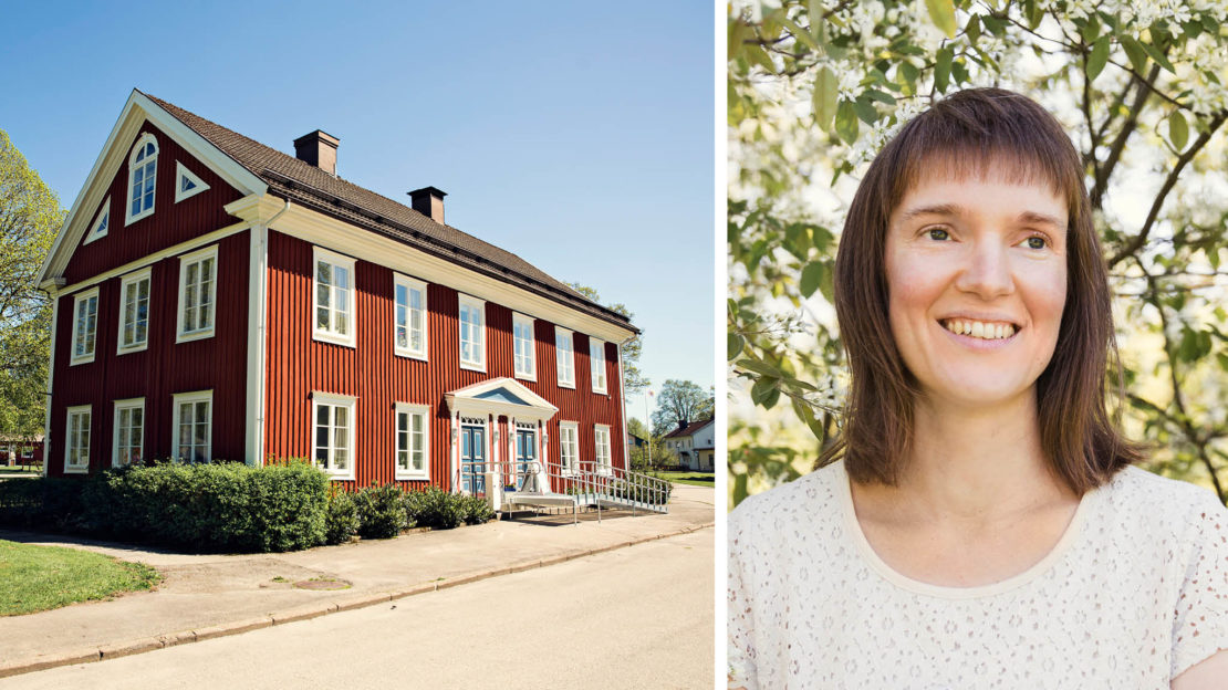 Bibliotekarien Marie Hinderyd ska snart öppna det nya biblioteket i Sockenstugan som byggdes 1866. Foto: Martina Wärenfeldt. 